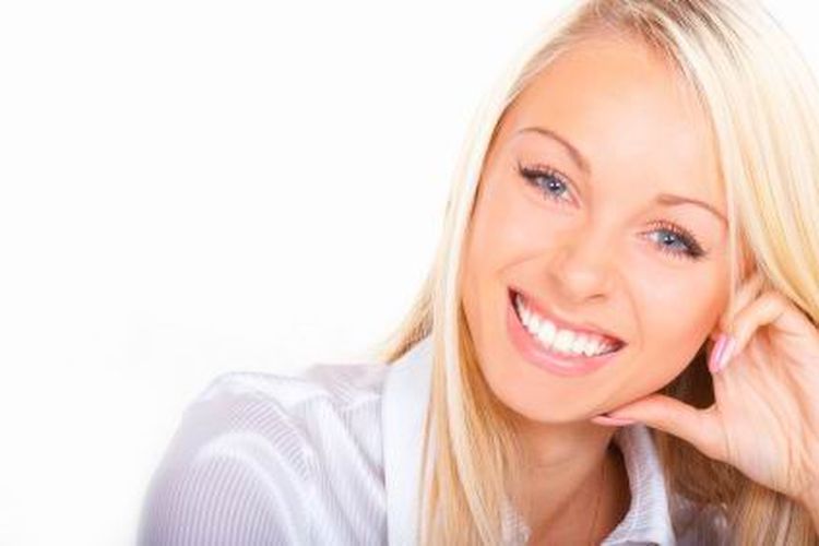 Dental Veneers: Whitening Teeth for a Winning Smile